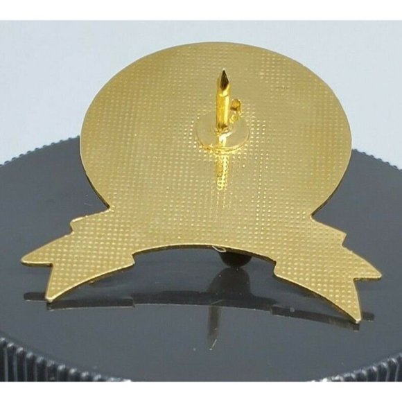 New Zealand Green Yellow Mountain Scenery Lapel Button Hat Collectible Pin - Picture 3 of 12